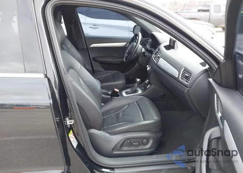 2015 Audi Q3 2.0T Premium Plus z USA, uszkodzony, nr VIN WA1EFCFSXFR011584